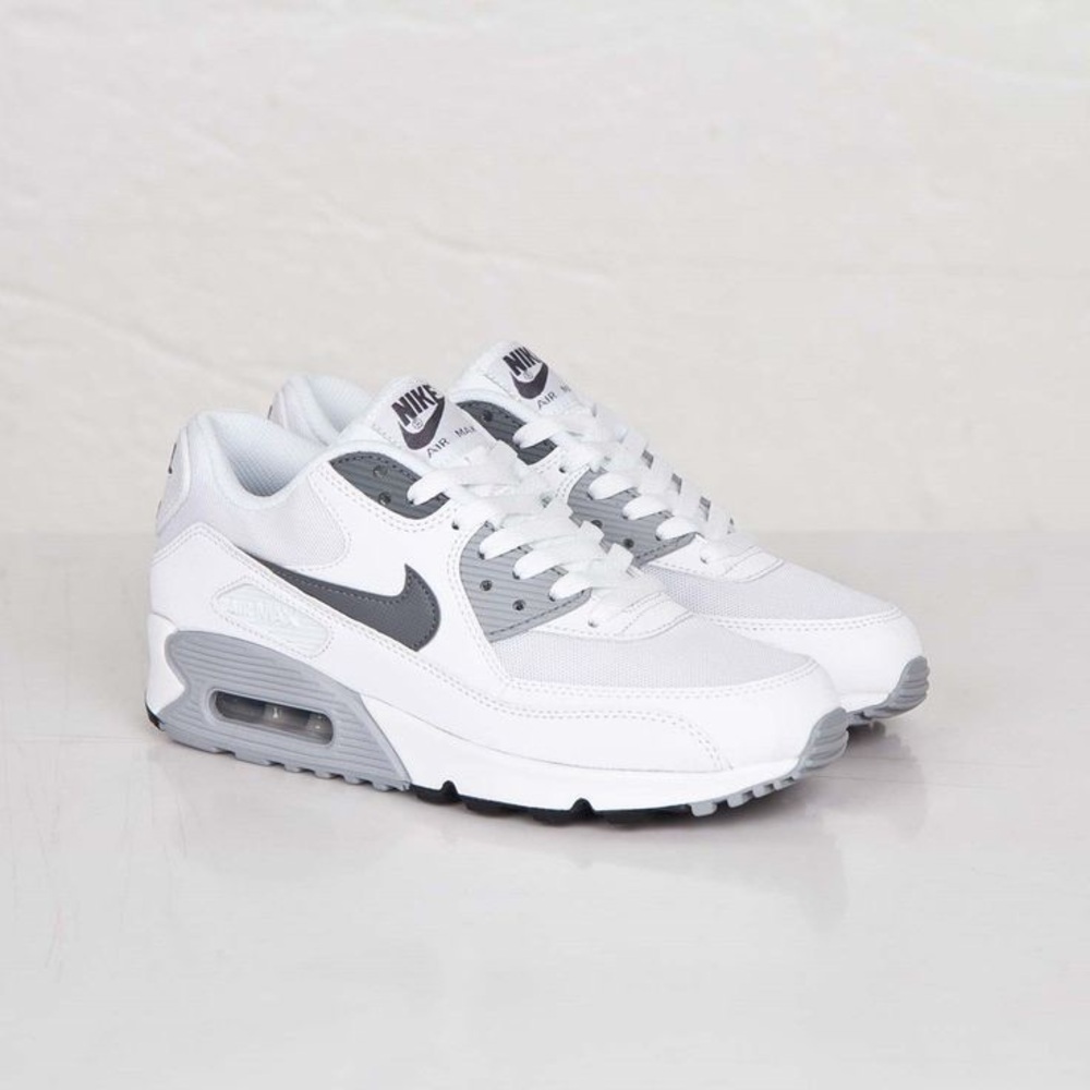 Nike Womens Air Max 90 Essential (9)